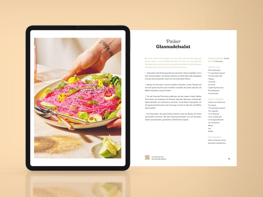 Zwei Innenseiten des E-Books ‚Vegan durch den Tag‘: links der Rezepttext, rechts ein Bild des pinken Glasnudelsalats