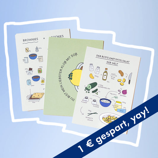 Drei Postkarten: vorne rechts ‚Der beste Kartoffelsalat der Welt‘, in der Mitte ‚Du bist mein liebster Kloß mit Soß‘, hinten links ‚Brookies‘, rechts unten mit dunkelblauem Preisspar-Banner