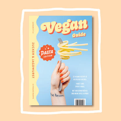 Kochbuch ‚Pasta Guide‘ auf beigem Hintergrund mit weißer Umrandung