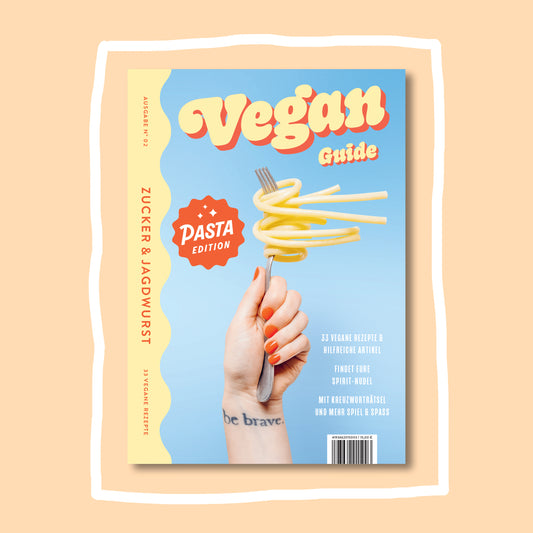 Kochbuch ‚Pasta Guide‘ auf beigem Hintergrund mit weißer Umrandung