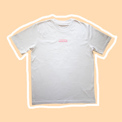Weißes Shirt mit rosa Schriftzug