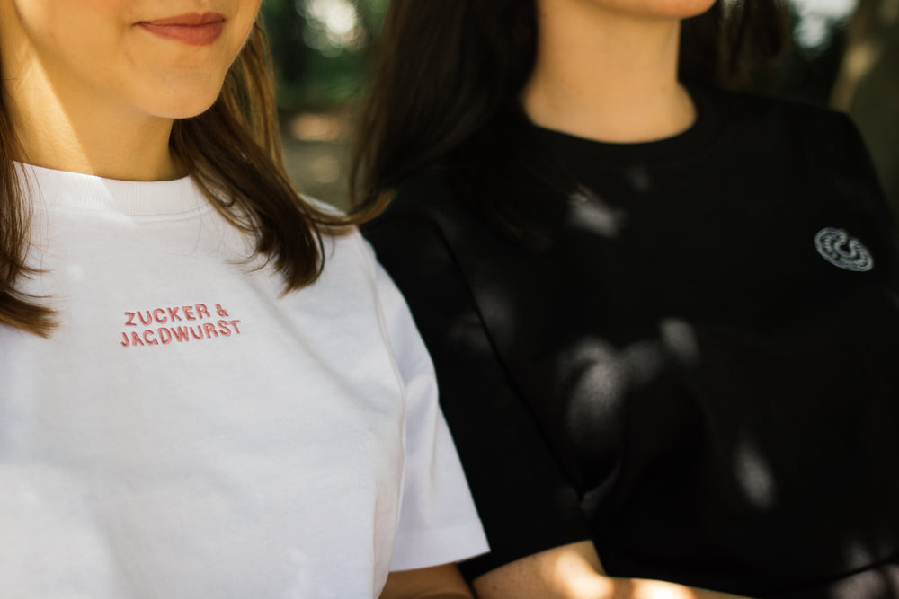 Weißes Shirt mit rosa Schriftzug